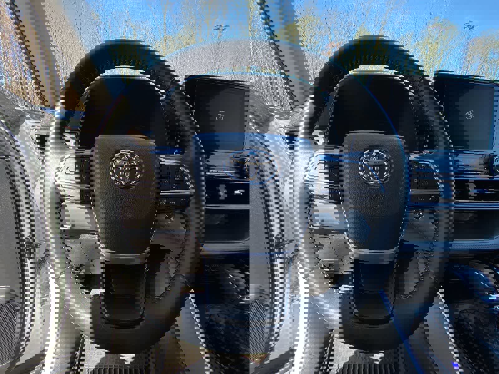 Used 2023 Toyota Highlander LE image 26