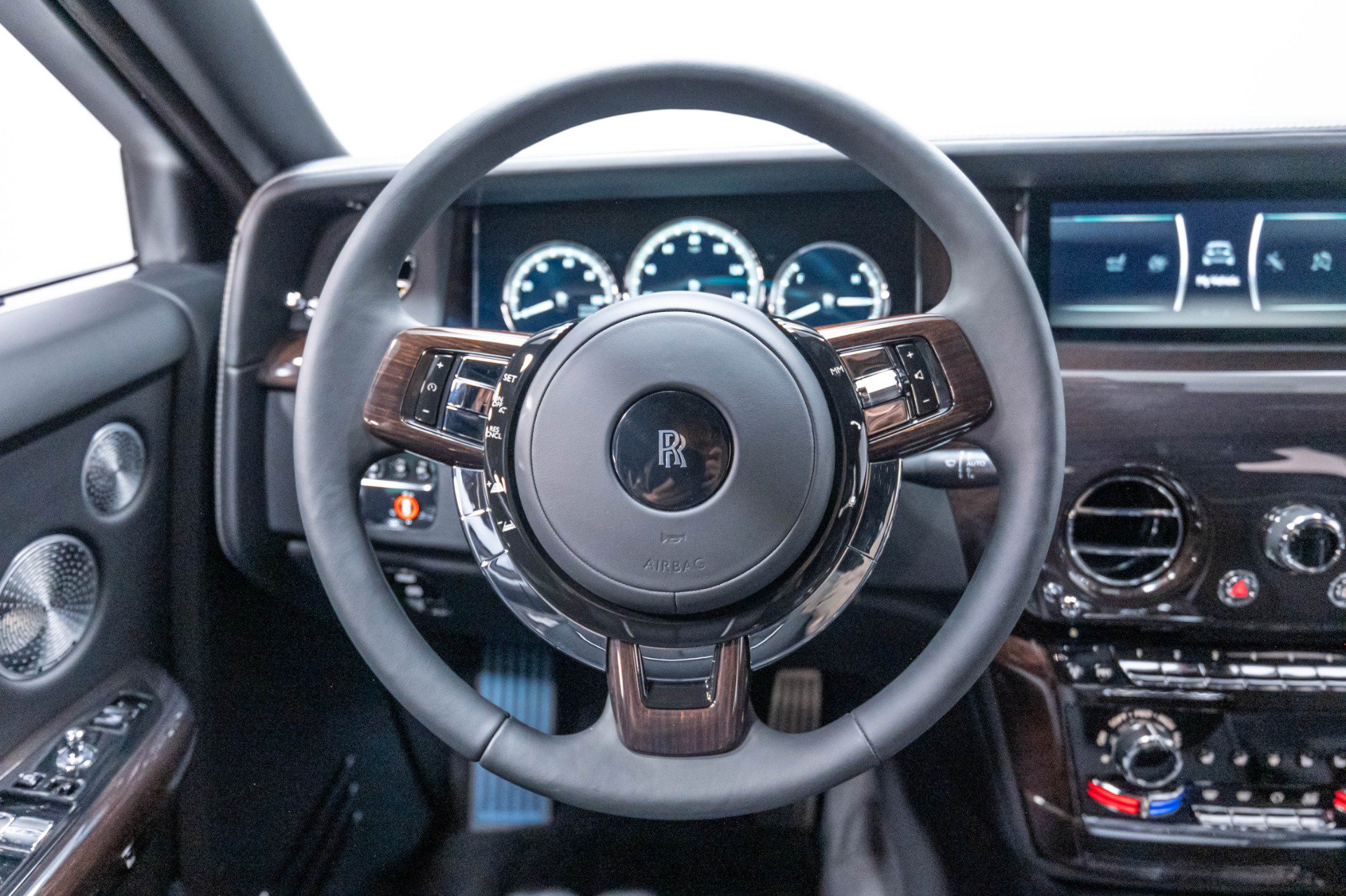 Used 2024 Rolls-Royce Phantom Sedan w/ The Phantom Package RWD image 35