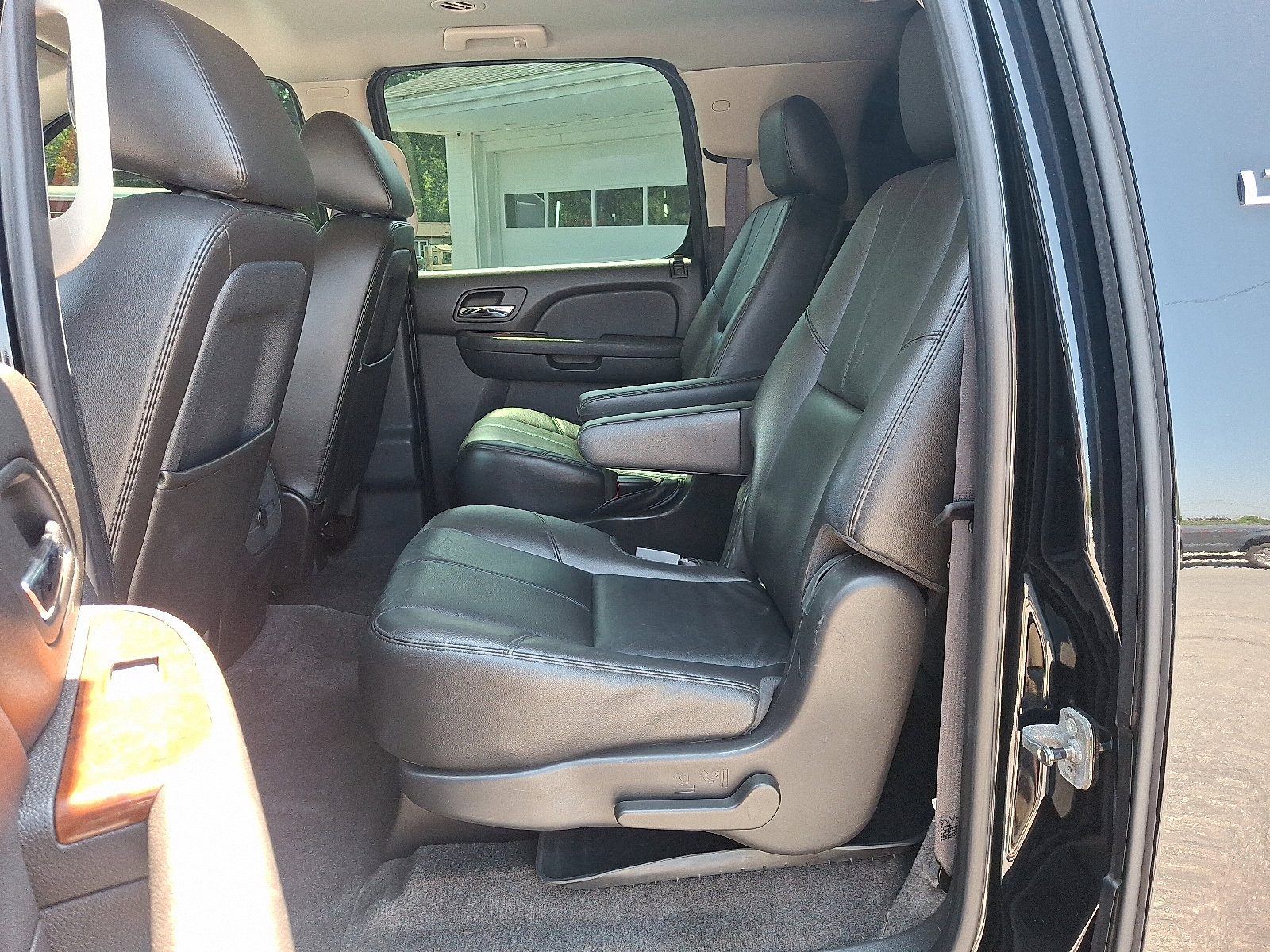 Used 2011 Chevrolet Suburban 2500 LT w/ Snow Plow Prep Package image 11