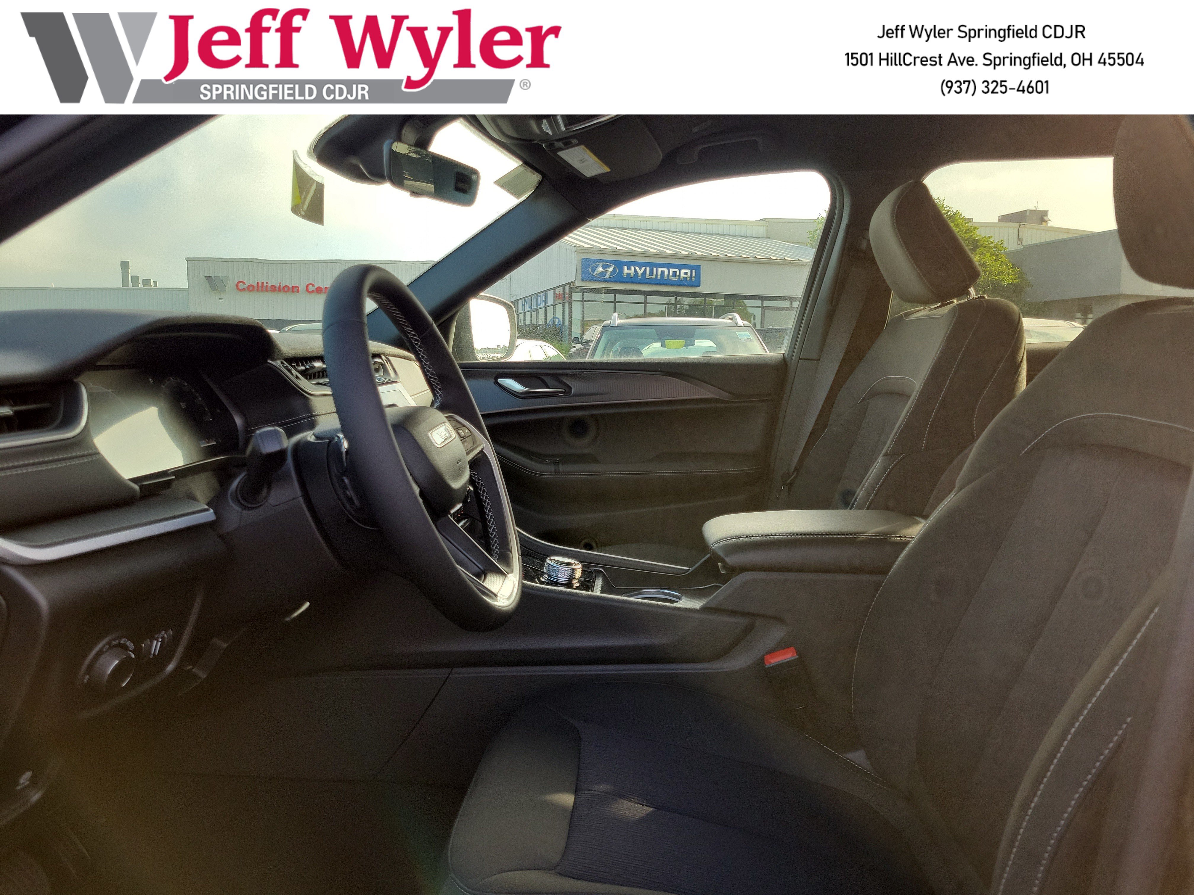 New 2026 Jeep Grand Cherokee L Laredo AWD/4WD image 15