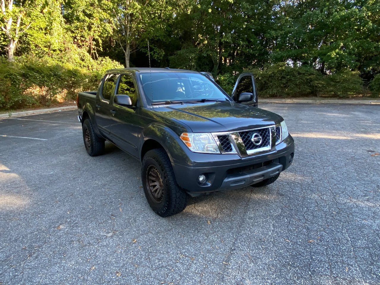 Used 2015 Nissan Frontier SV w/ SV Value Truck Package AWD/4WD image 45
