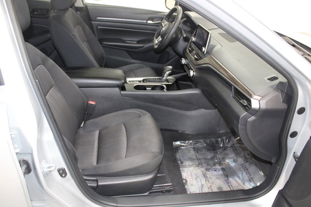 Used 2024 Nissan Altima 2.5 SV image 24