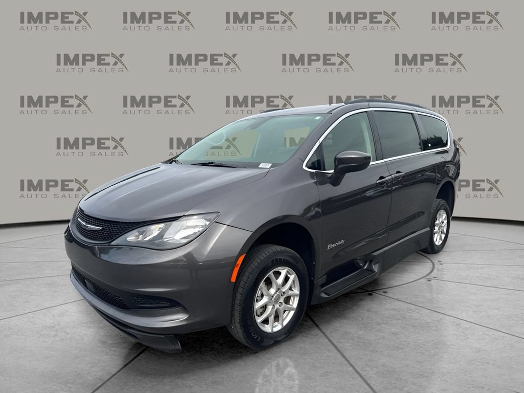 Used 2021 Chrysler Voyager Lxi w/ Cold Weather Group FWD image 1