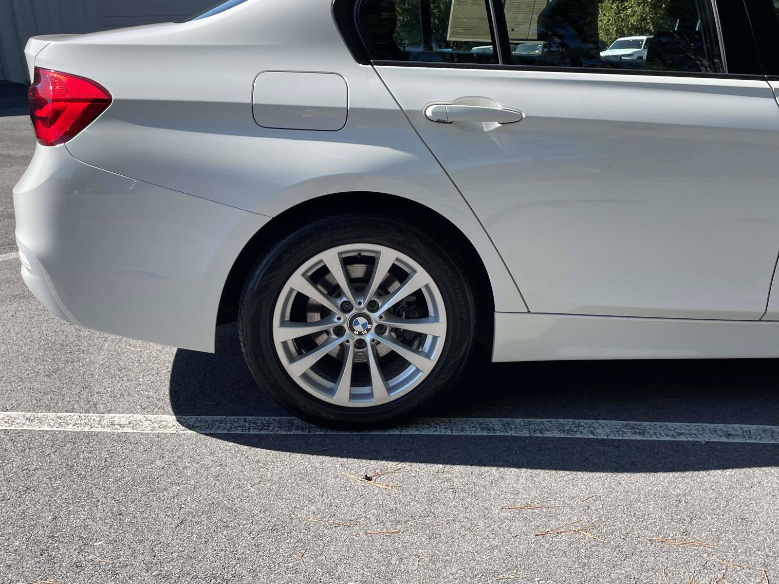 Used 2018 BMW 320i xDrive Sedan w/ Convenience Package AWD/4WD image 7