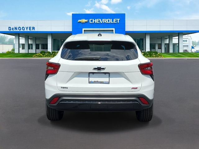 New 2026 Chevrolet Trax RS w/ Sunroof Package FWD image 7