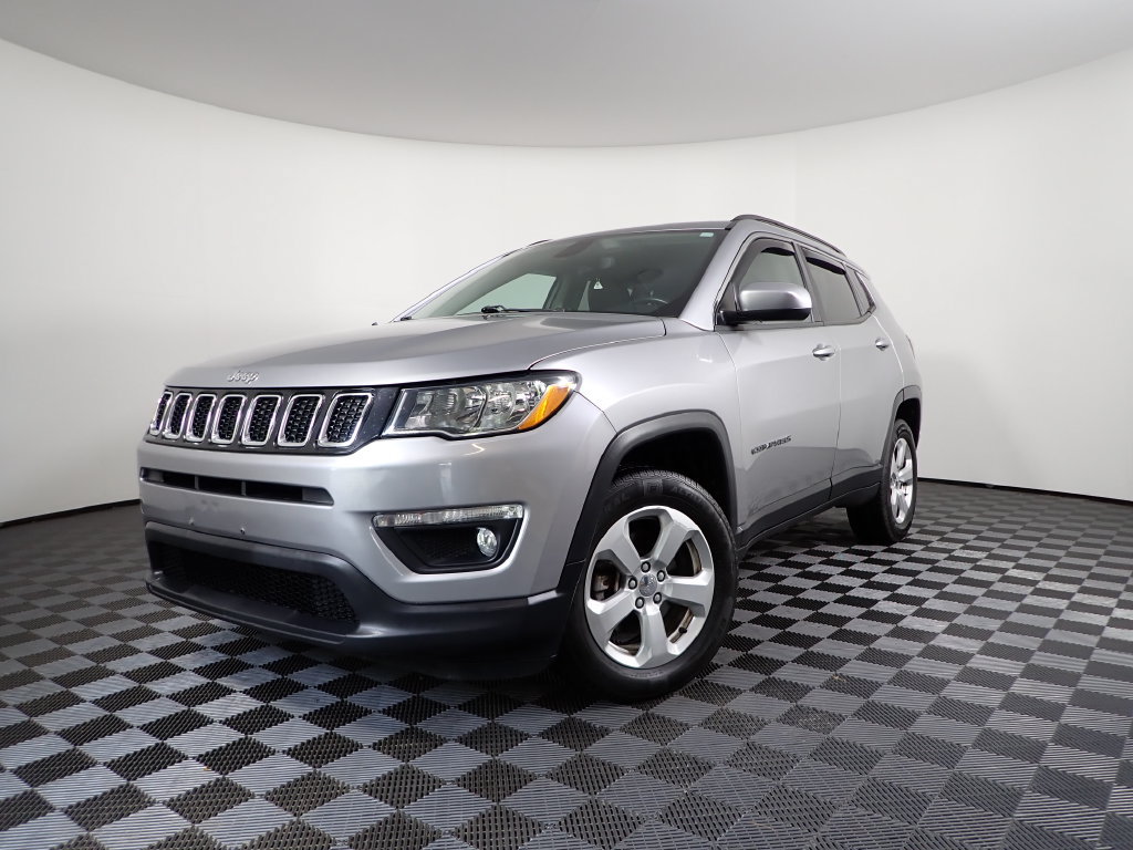 Used 2018 Jeep Compass Latitude w/ Cold Weather Group AWD/4WD image 2