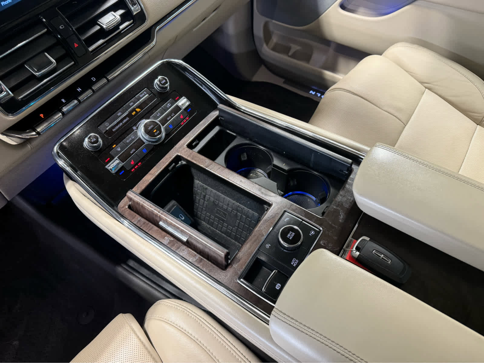 Used 2020 Lincoln Navigator Reserve w/ Equipment Group 208A Reserve image 13