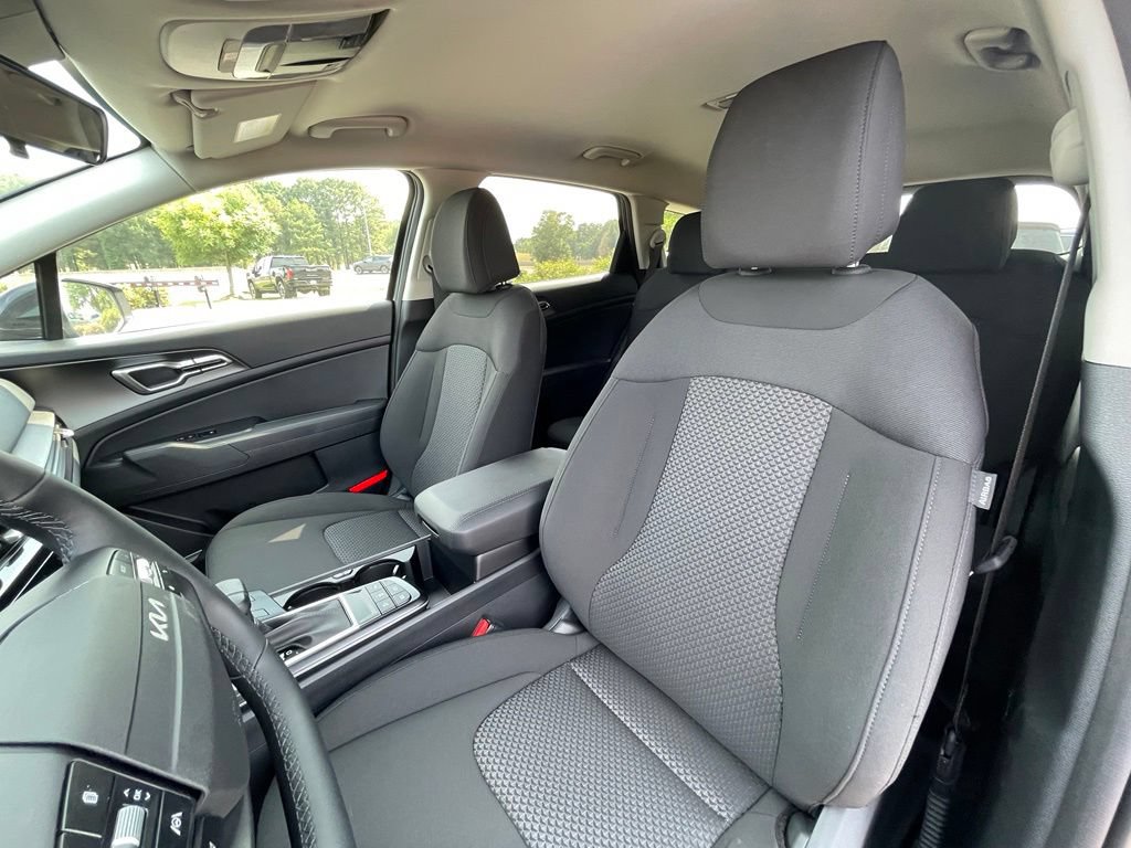 New 2026 Kia Sportage LX w/ LX Convenience Package FWD image 21
