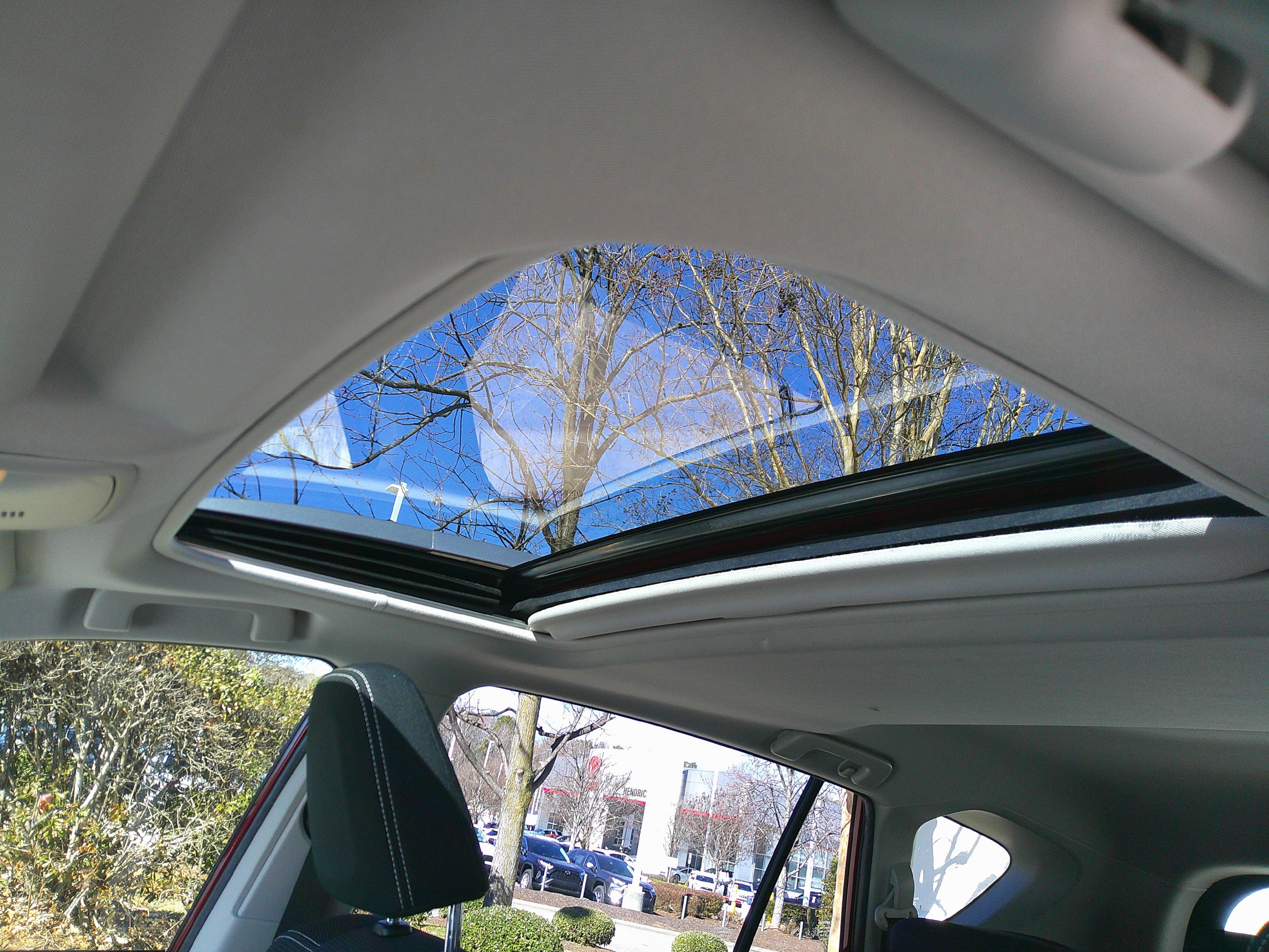 Used 2018 Toyota RAV4 XLE image 28