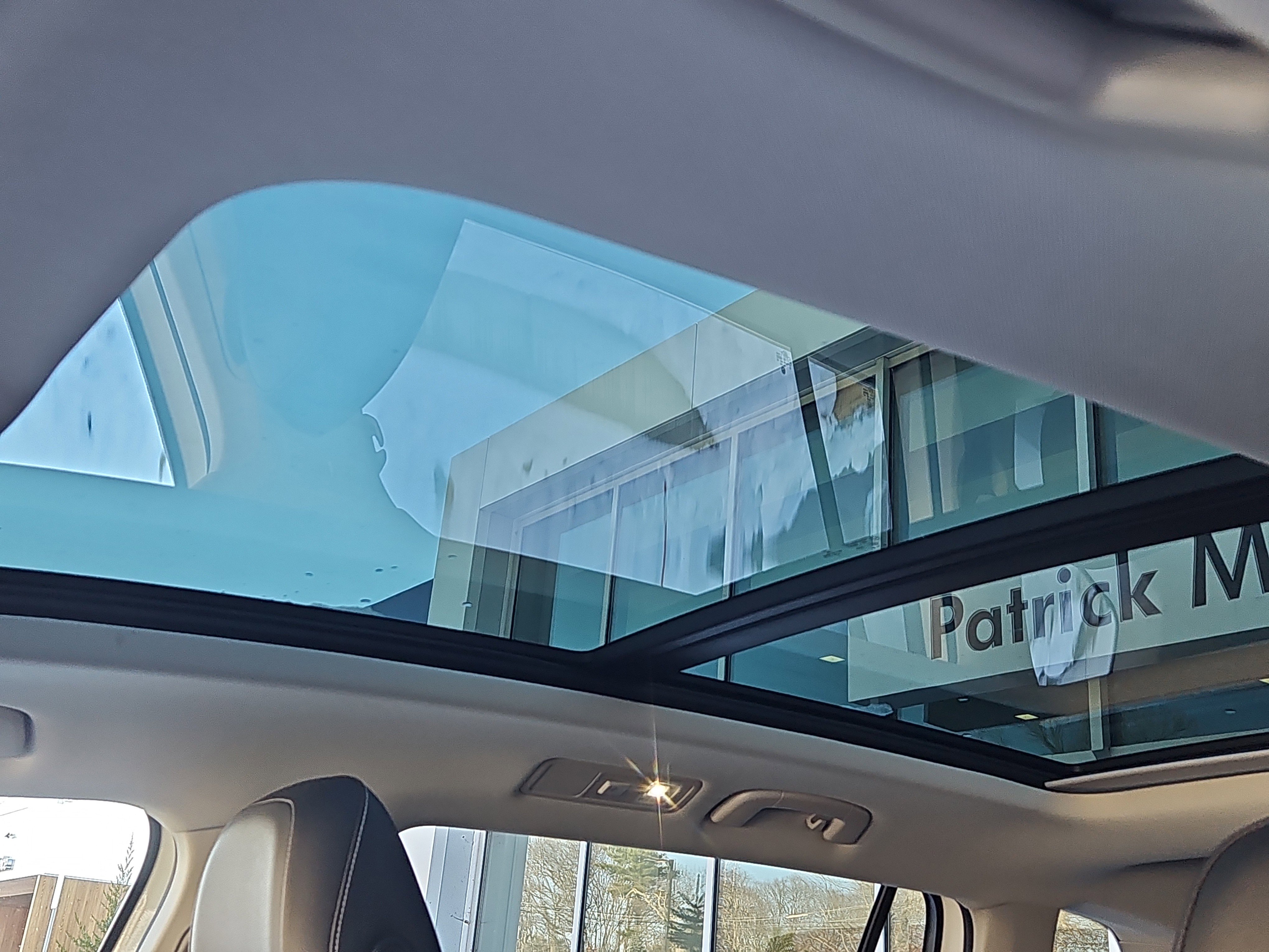 Certified 2022 Volkswagen Tiguan SE w/ Panoramic Sunroof Package image 9