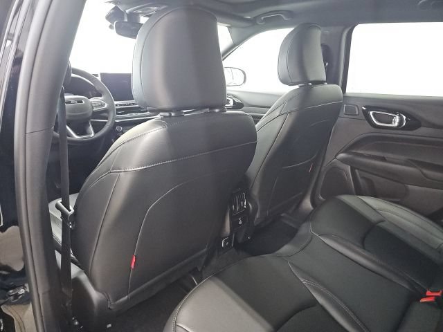 New 2026 Jeep Compass Trailhawk w/ Sun, Sound & Navigation Group AWD/4WD image 18