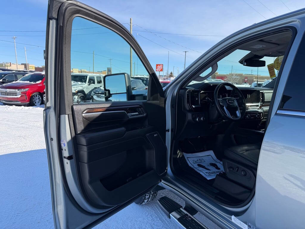 Used 2024 GMC Sierra 3500 SLT w/ SLT Premium Package image 12
