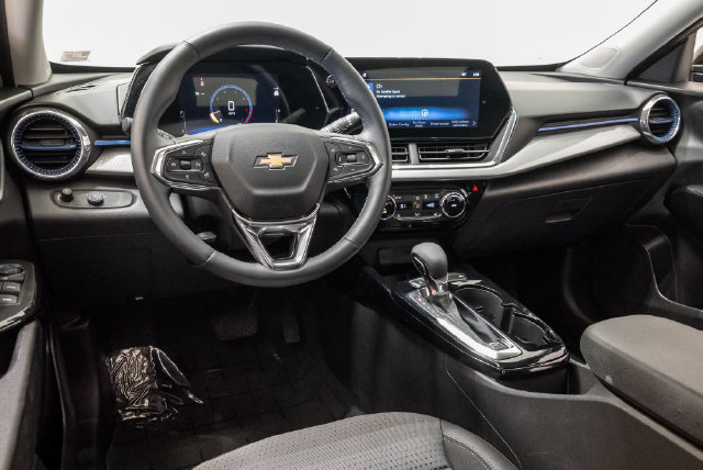 Used 2025 Chevrolet Trax LT w/ Driver Confidence Package FWD image 7