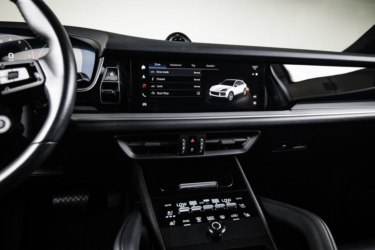 Certified 2024 Porsche Cayenne Coupe AWD/4WD image 19