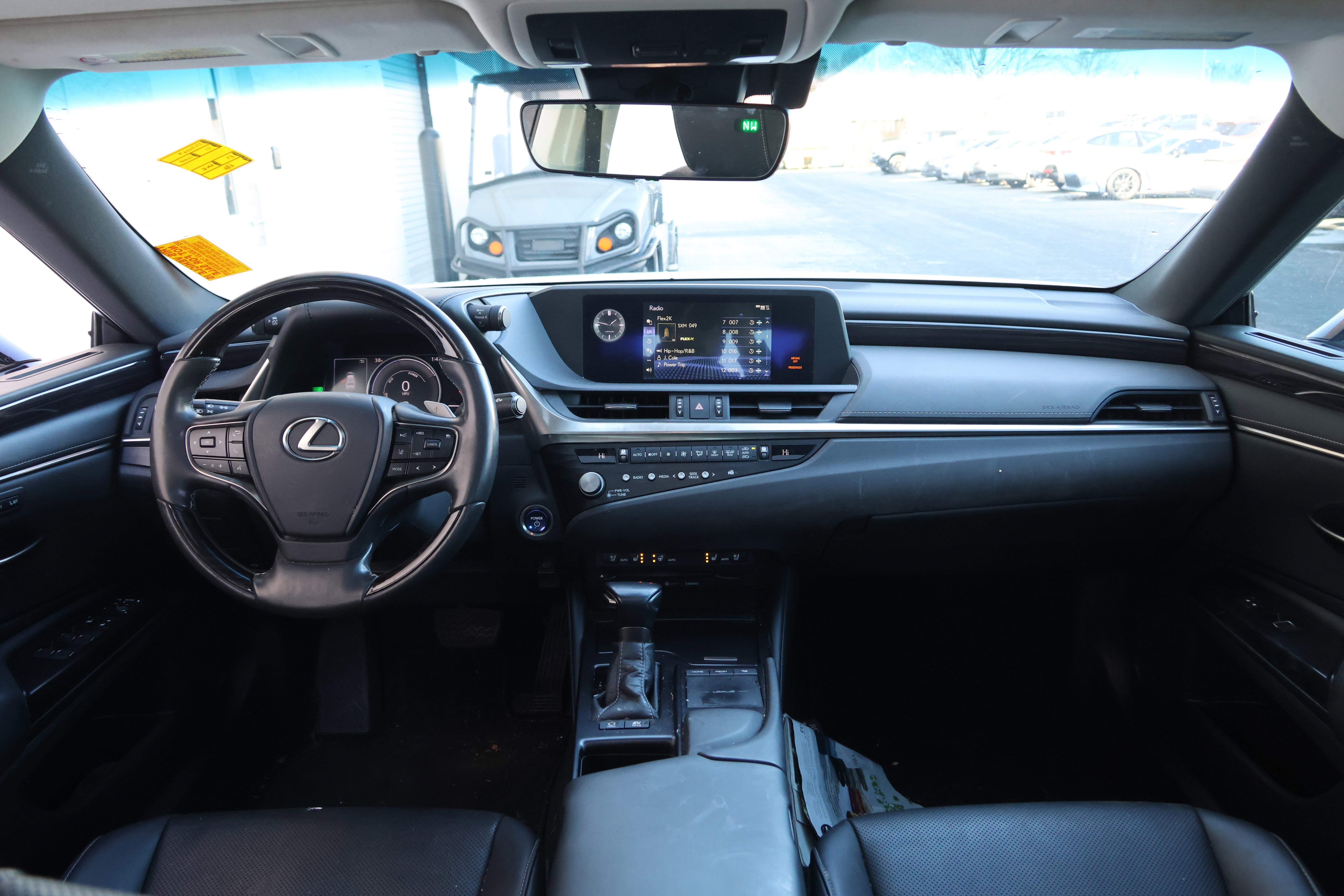 Certified 2021 Lexus ES 300h w/ Premium Package image 15