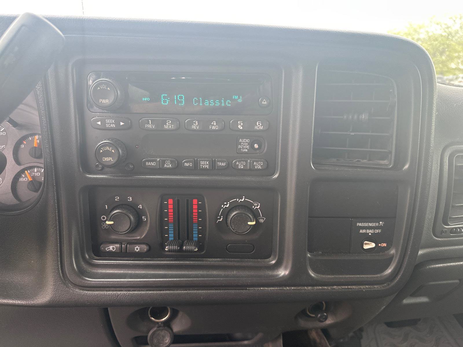 Used 2004 Chevrolet Silverado 2500 2WD Extended Cab image 12
