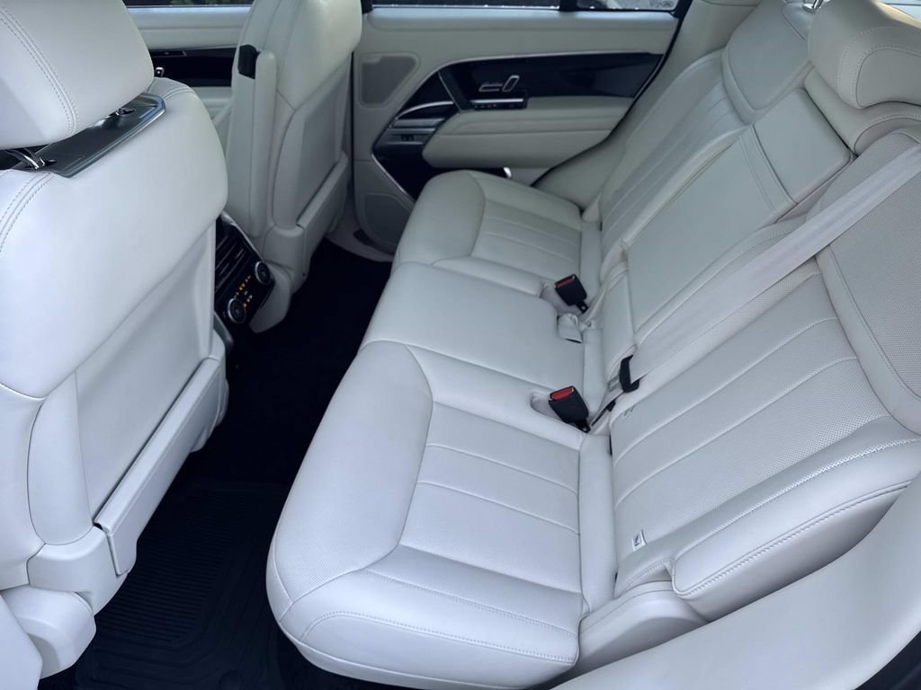 Certified 2025 Land Rover Range Rover SE AWD/4WD image 16