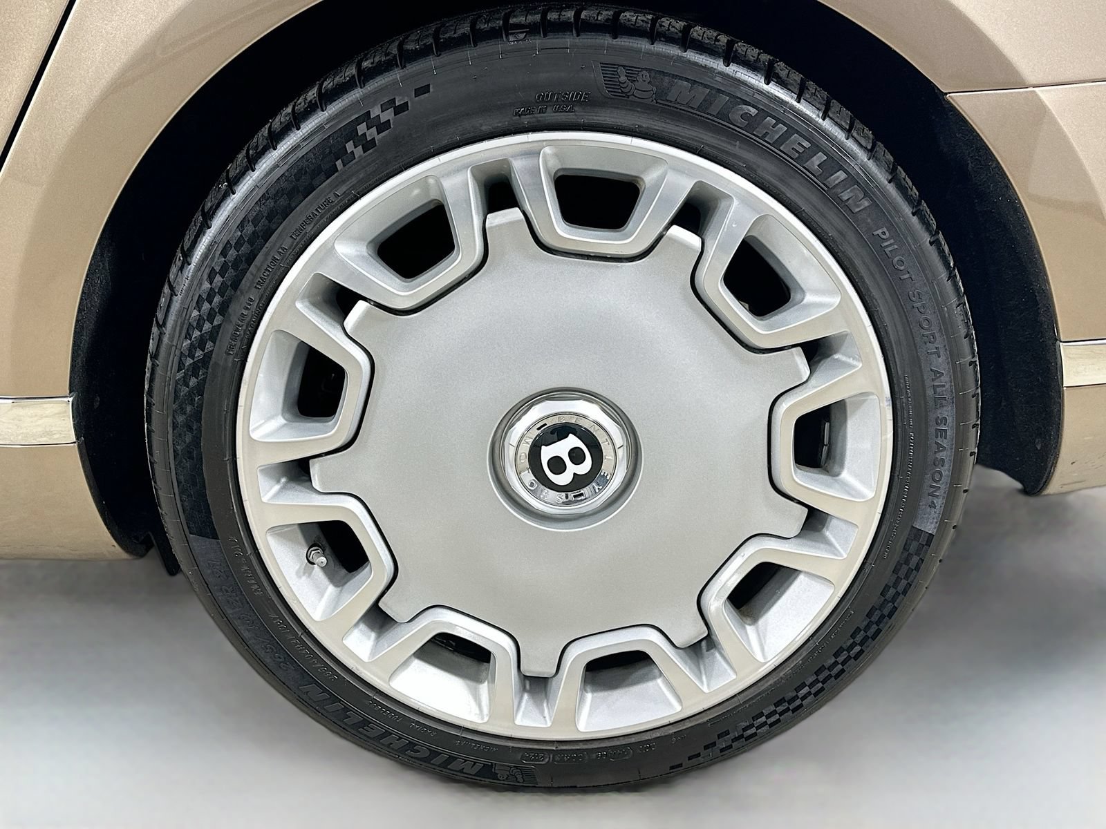 Used 2011 Bentley Mulsanne RWD image 40