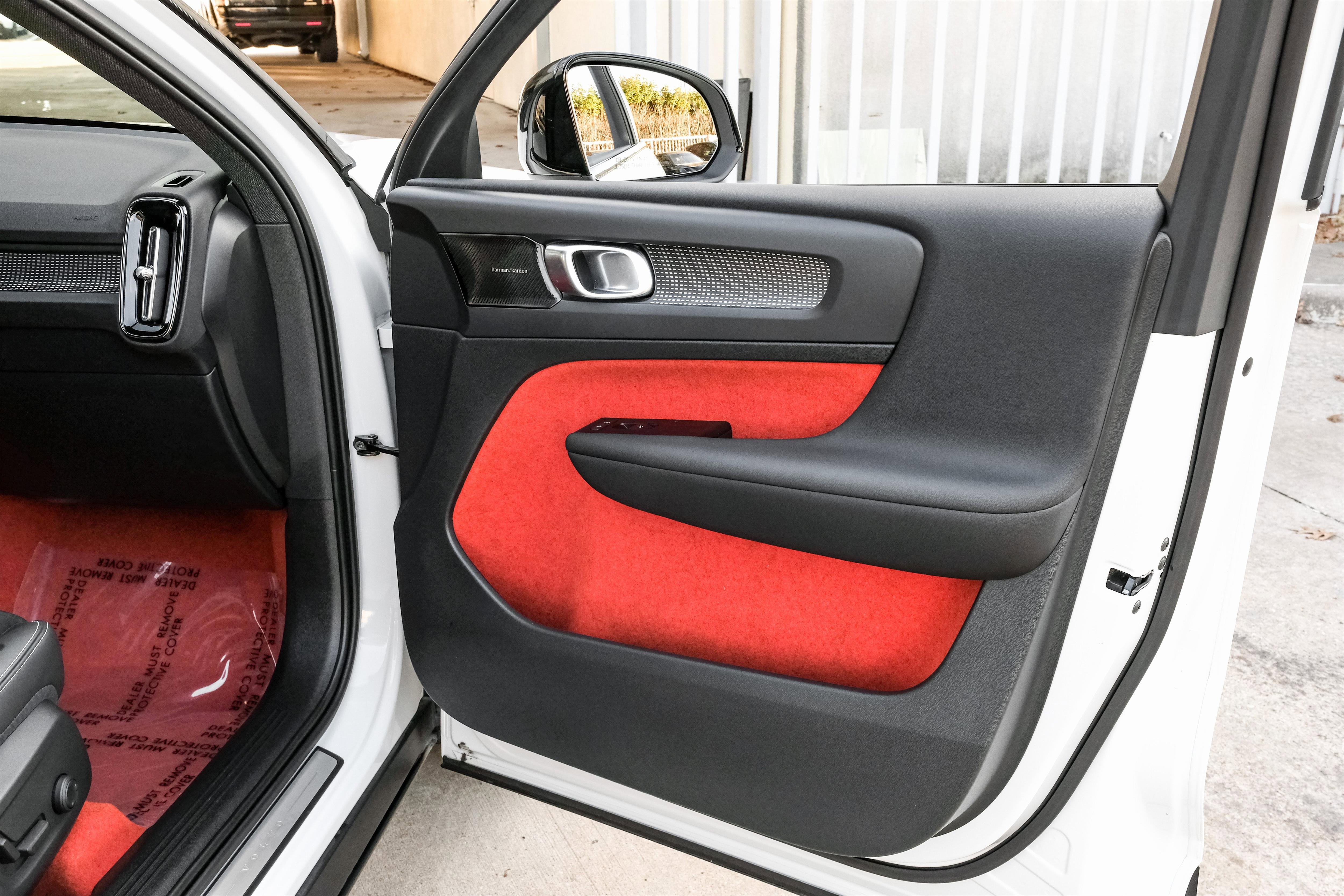 Used 2021 Volvo XC40 T4 R-Design image 49