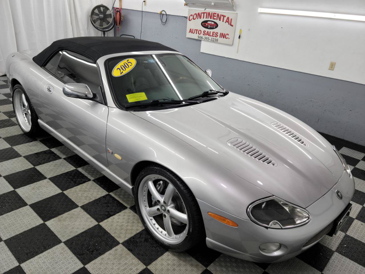 Used 2005 Jaguar XK8 Convertible RWD image 11