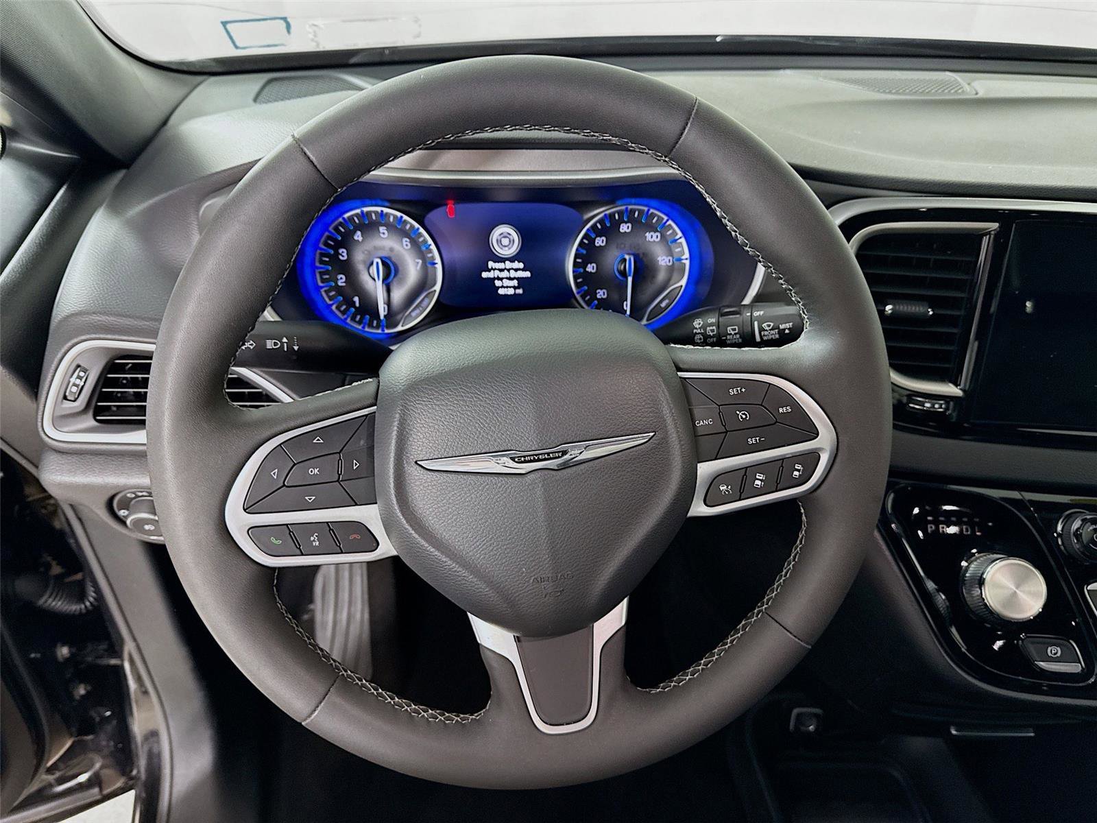 Used 2025 Chrysler Pacifica Select image 18