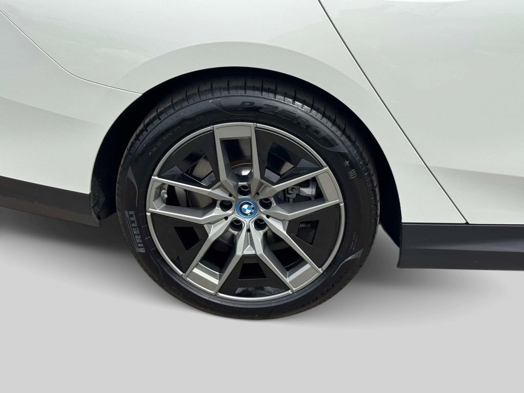 Certified 2025 BMW i5 xDrive40 w/ Premium Package AWD/4WD image 7