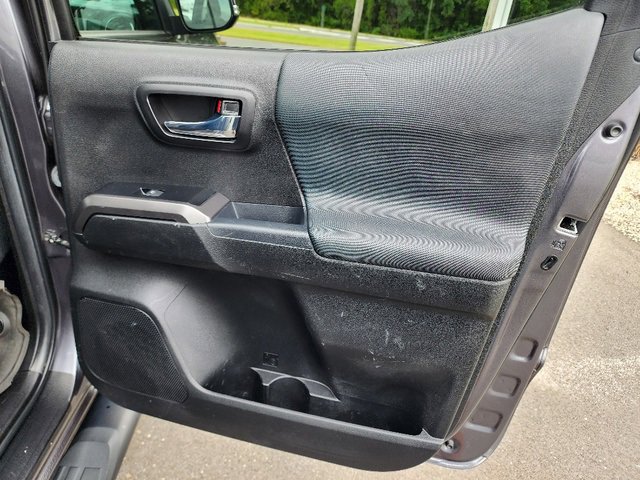 Used 2022 Toyota Tacoma TRD Off-Road image 16