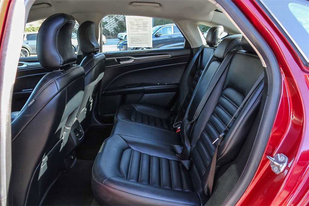 Used 2019 Ford Fusion SEL image 16