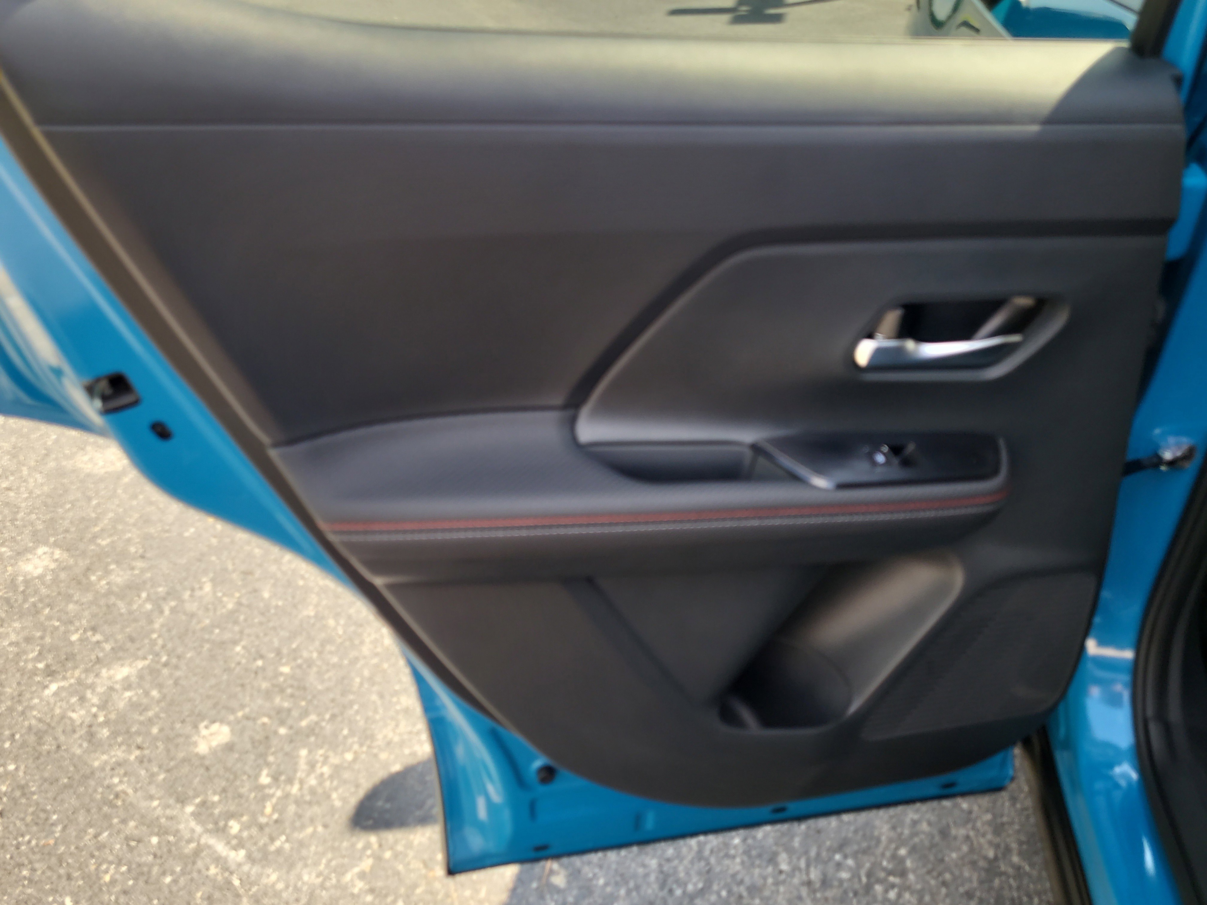 Used 2025 Nissan Kicks SR FWD image 13