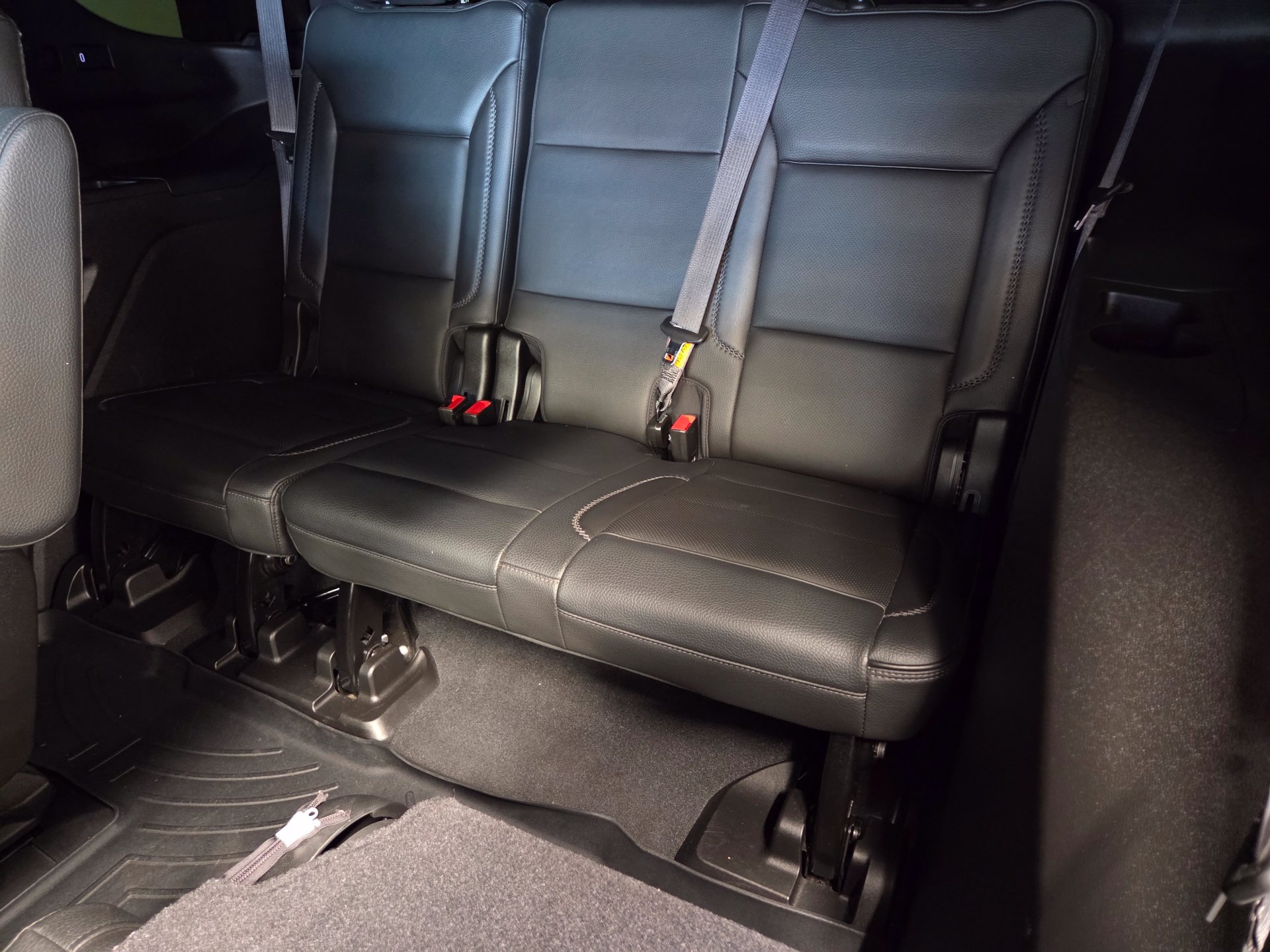 Used 2021 GMC Yukon Denali w/ Denali Premium Package AWD/4WD image 12
