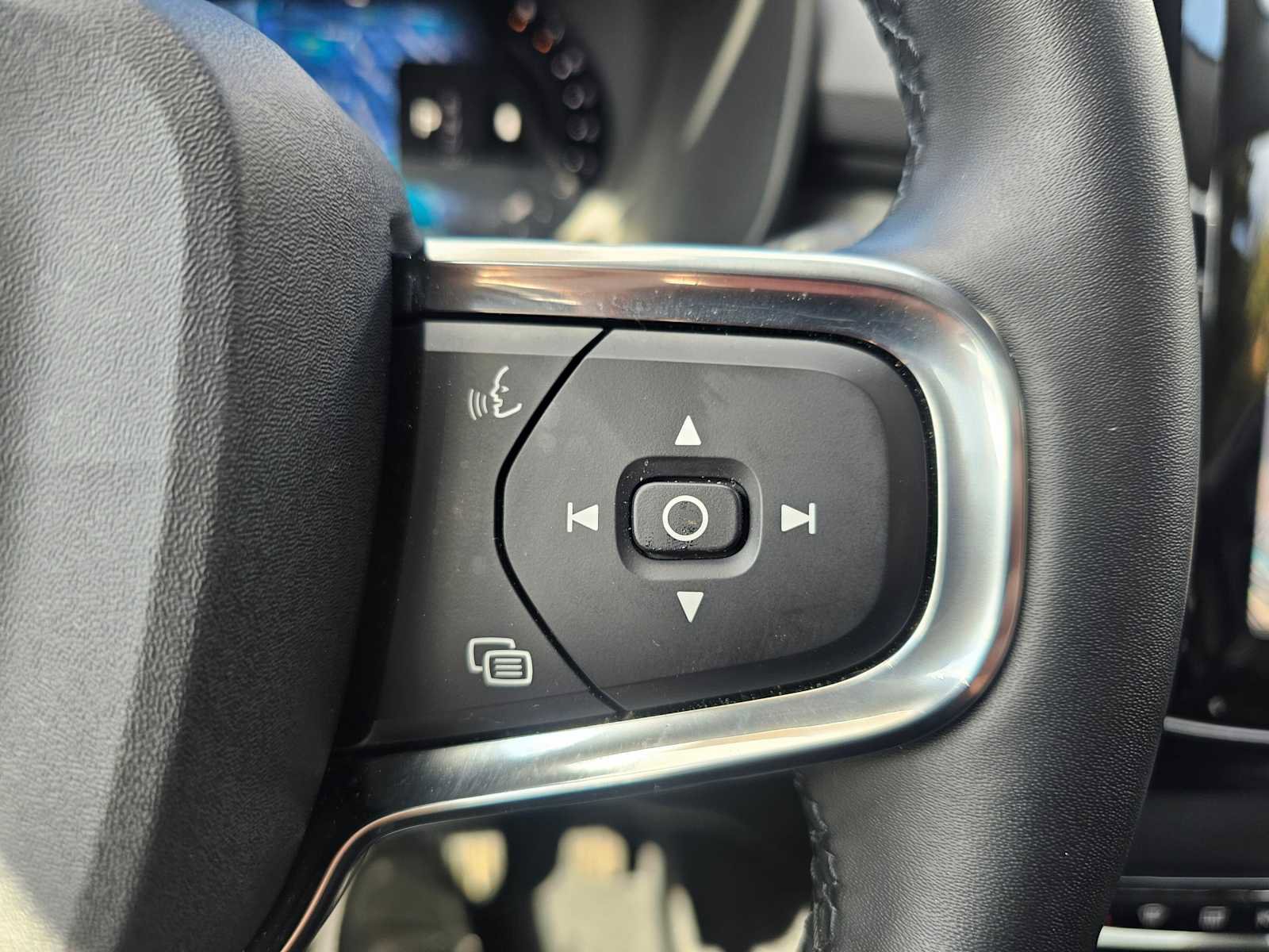 Used 2023 Volvo XC40 B5 Plus w/ Protection Package Premier AWD/4WD image 34