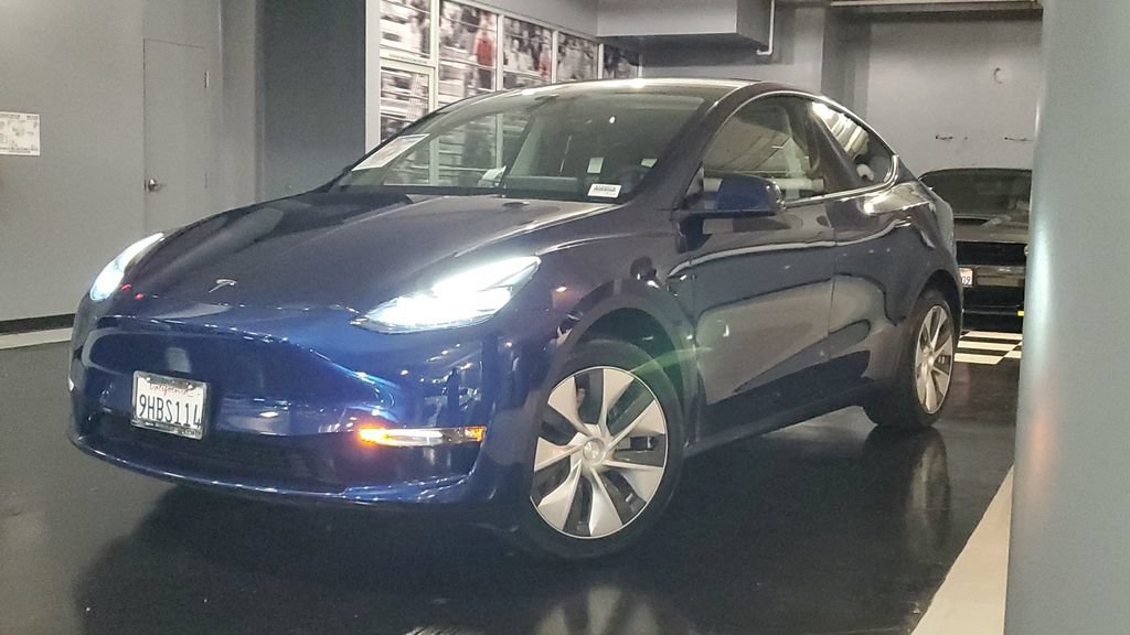 Used 2023 Tesla Model Y Long Range AWD/4WD image 31