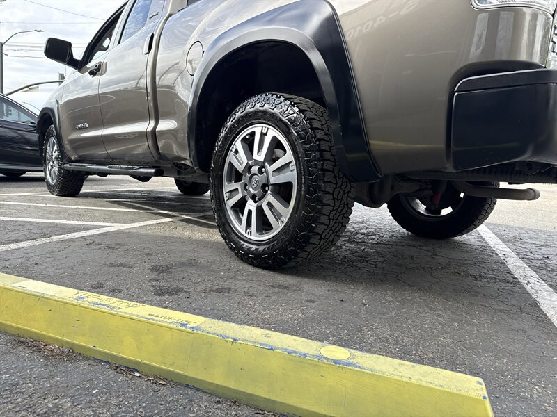 Used 2012 Toyota Tundra 4x4 Double Cab w/ Tow Pkg image 6