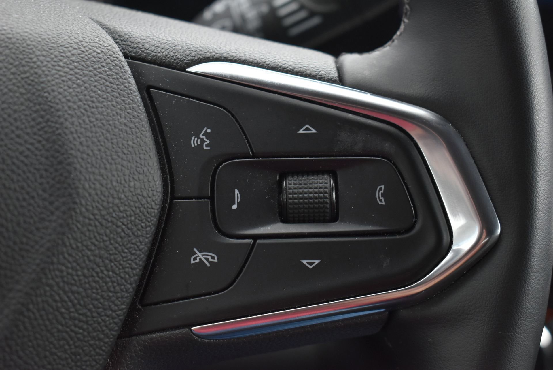 Used 2024 Chevrolet Trax ACTIV w/ Sunroof Package image 23