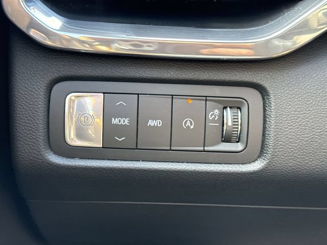 Certified 2025 GMC Acadia Elevation AWD/4WD image 17