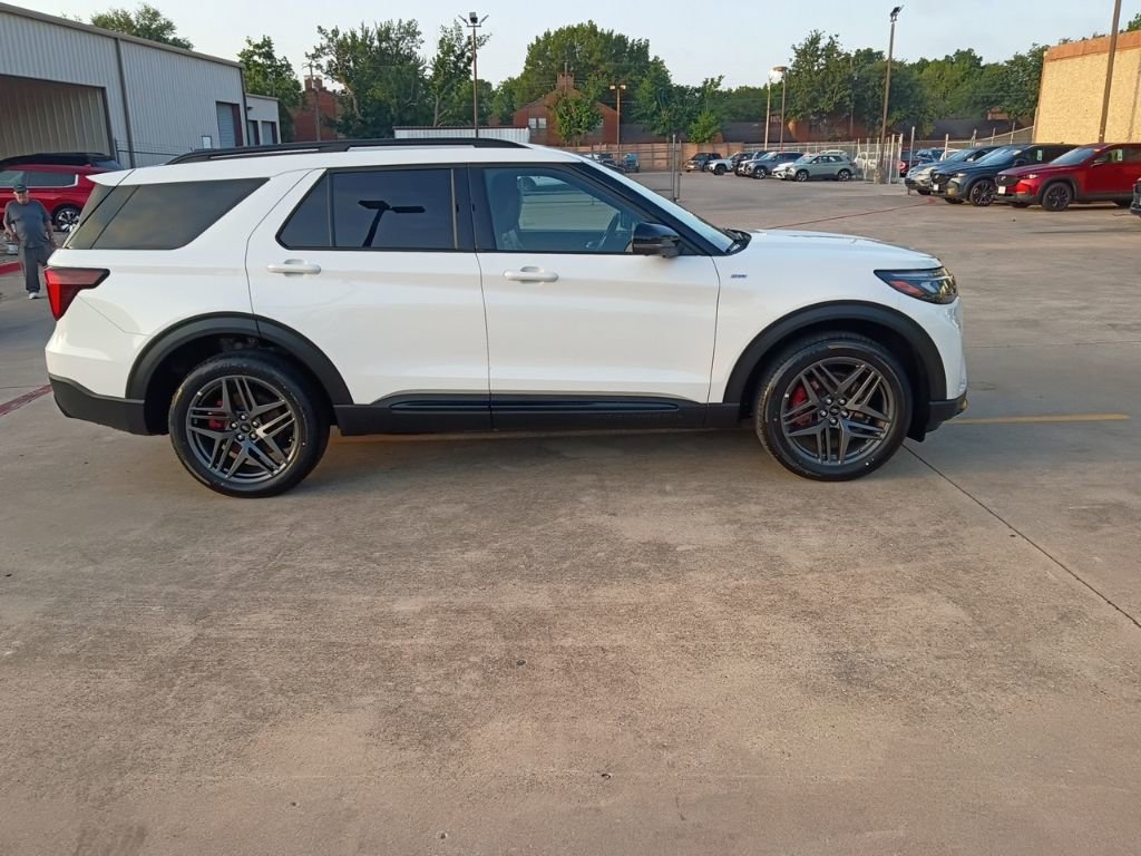 Used 2025 Ford Explorer ST-Line w/ ST-Line Street Pack AWD/4WD image 6