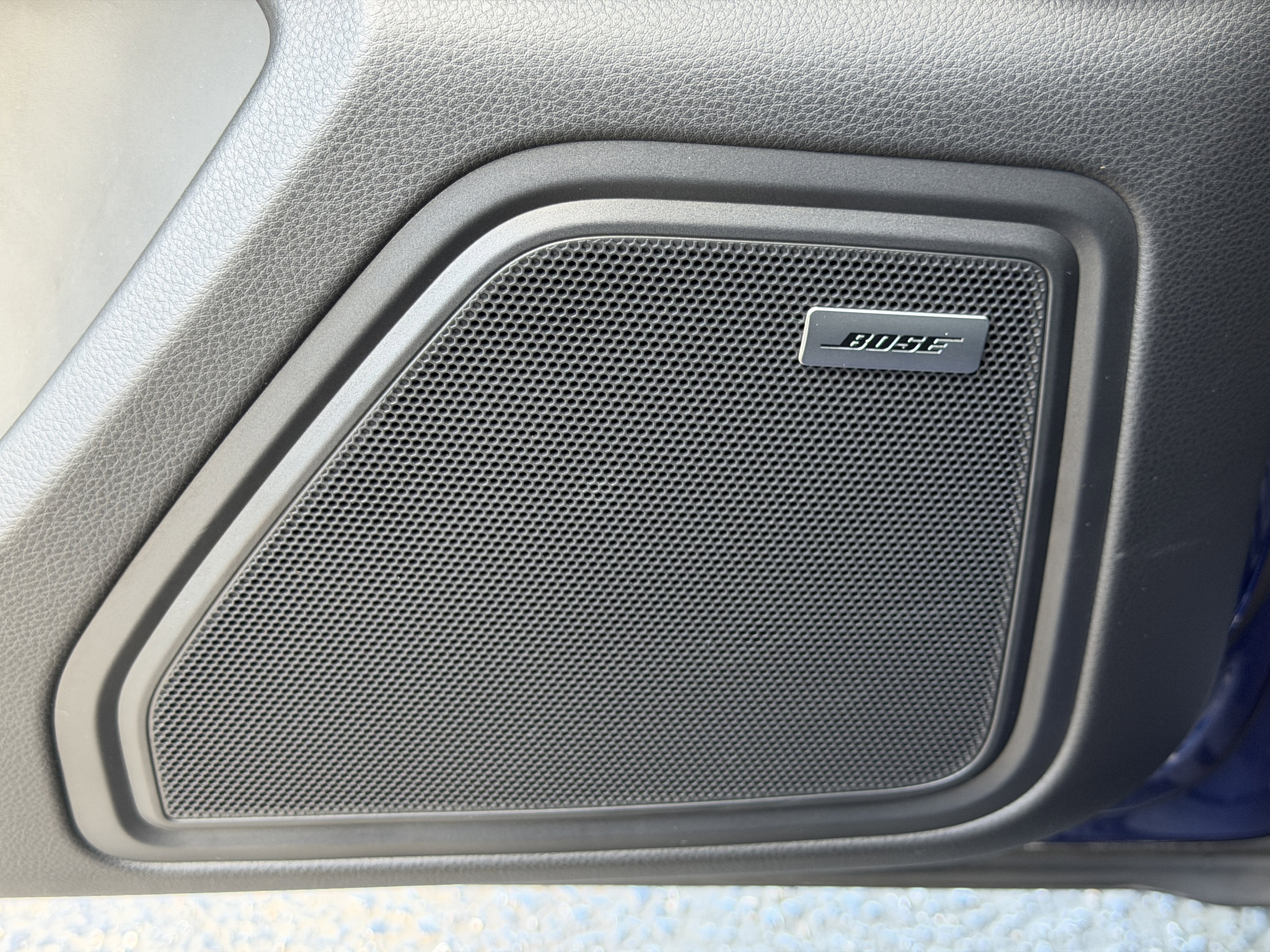 Certified 2025 Porsche Macan Turbo image 26