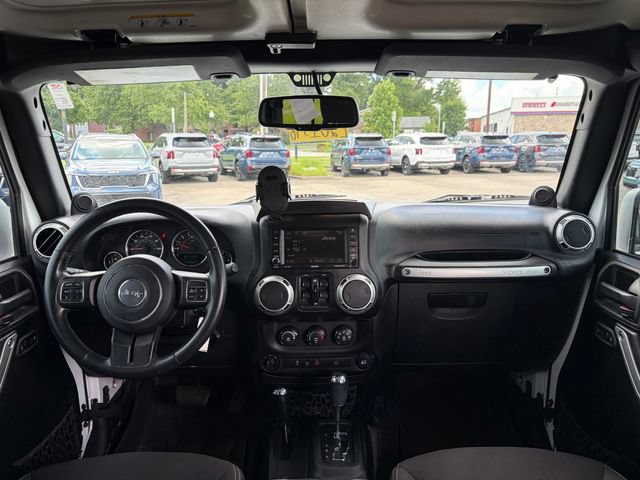 Used 2014 Jeep Wrangler Unlimited Sahara w/ Dual Top Group AWD/4WD image 18