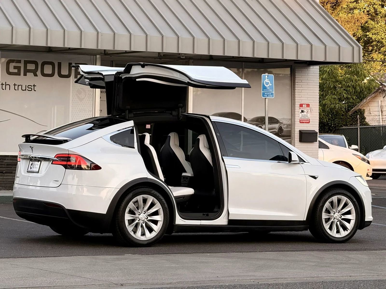 Used 2018 Tesla Model X 75D AWD/4WD image 8
