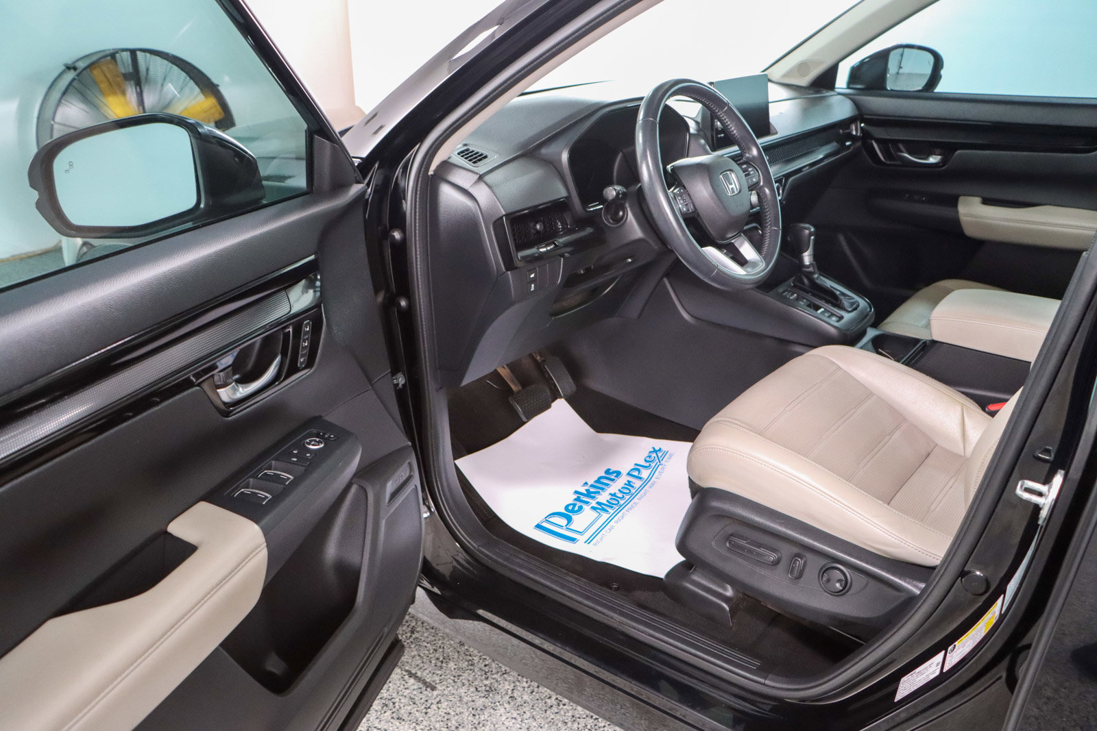 Used 2023 Honda CR-V EX-L image 3