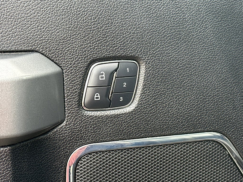 Used 2017 Ford F350 Platinum w/ Platinum Ultimate Package image 14