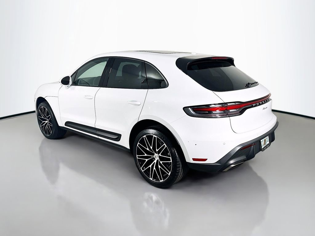 Certified 2026 Porsche Macan AWD/4WD image 3