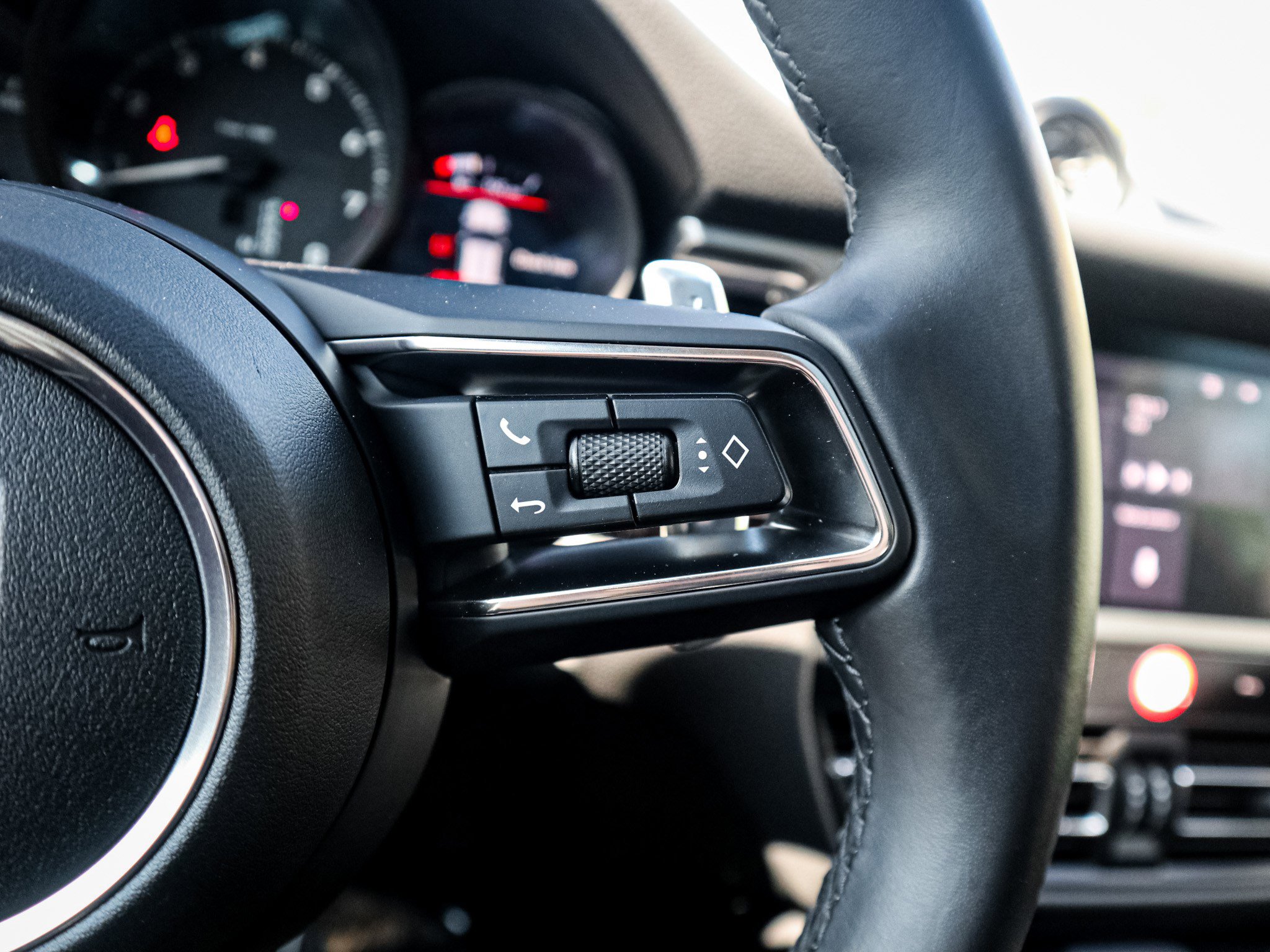 Used 2024 Porsche Macan Turbo AWD/4WD image 20