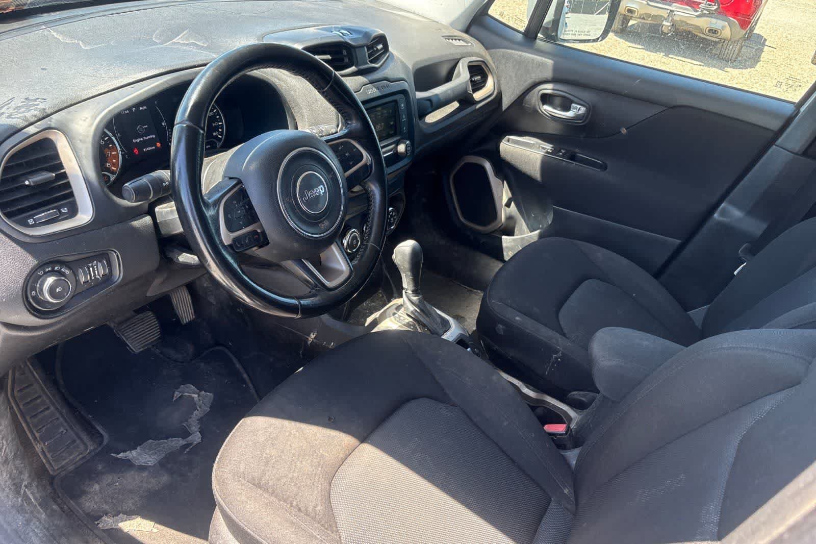 Used 2017 Jeep Renegade Latitude FWD image 14