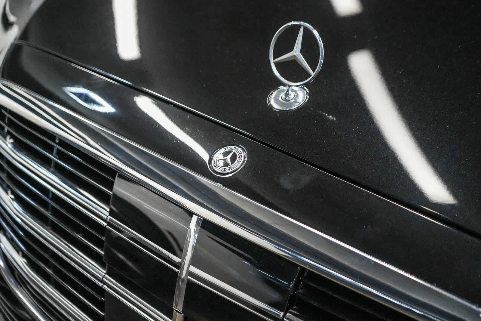 Used 2022 Mercedes-Benz S 580 4MATIC Sedan w/ Rear Seat Package image 3