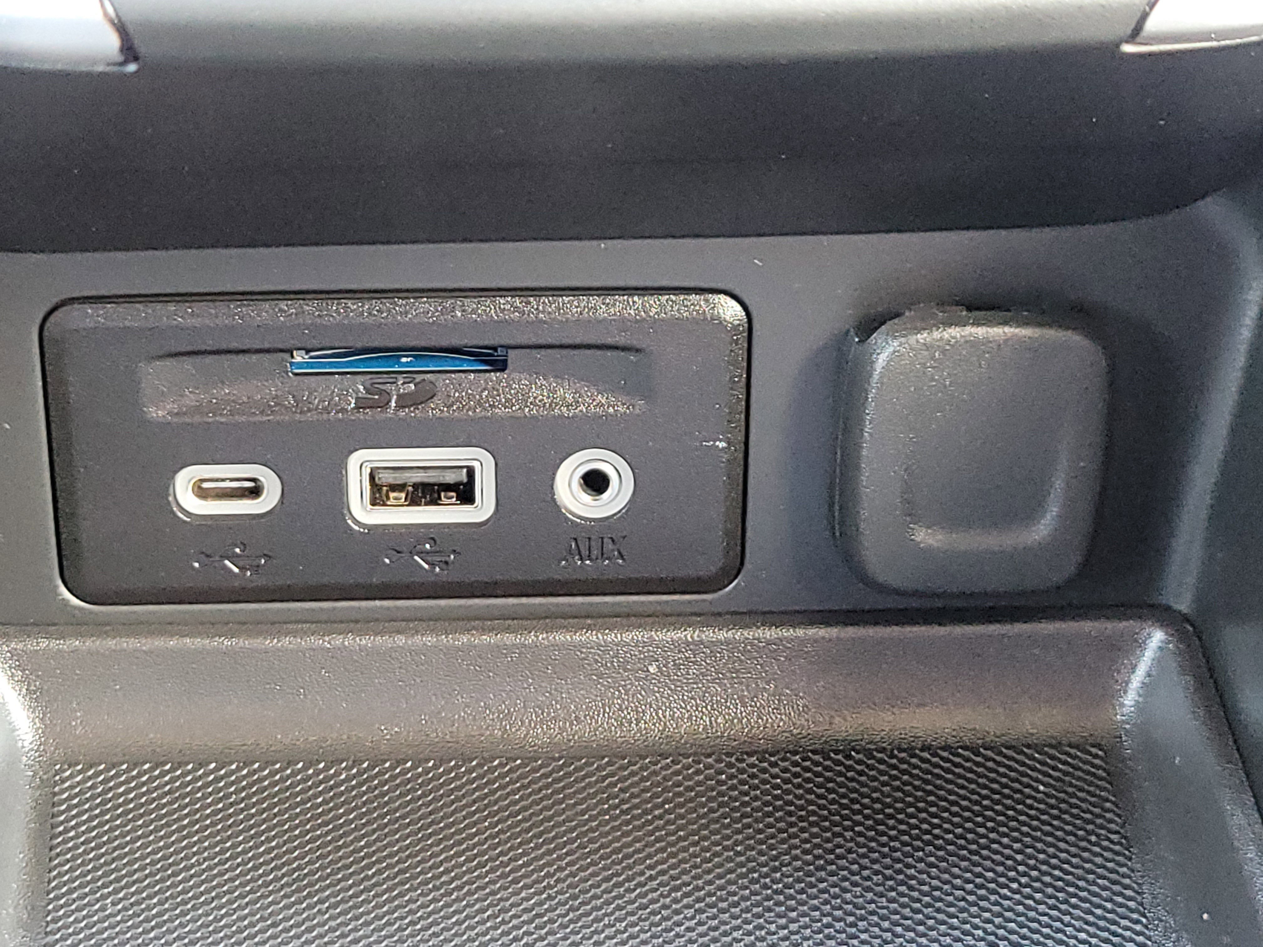 Used 2024 GMC Terrain SLT image 21