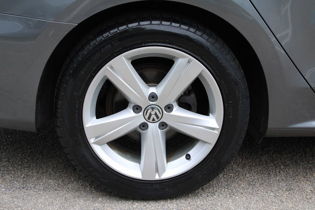 Used 2015 Volkswagen Passat 1.8T Limited Edition FWD image 32