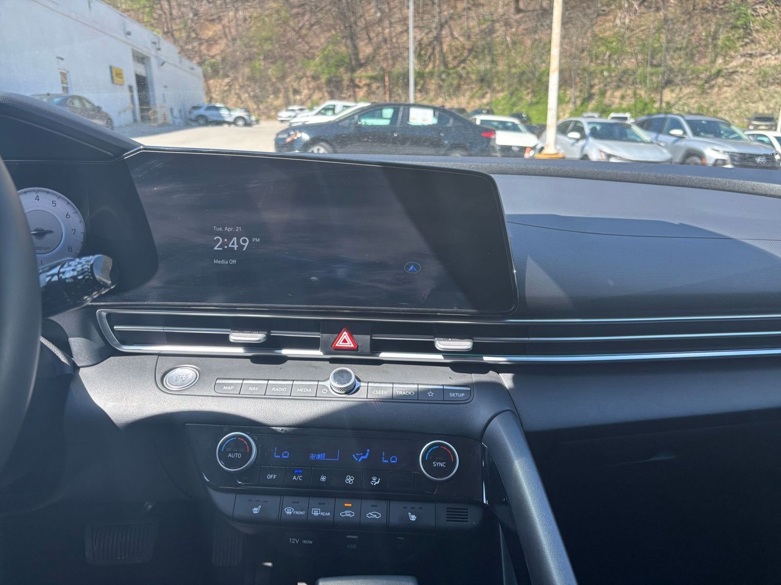 Used 2025 Hyundai Elantra SEL FWD image 17