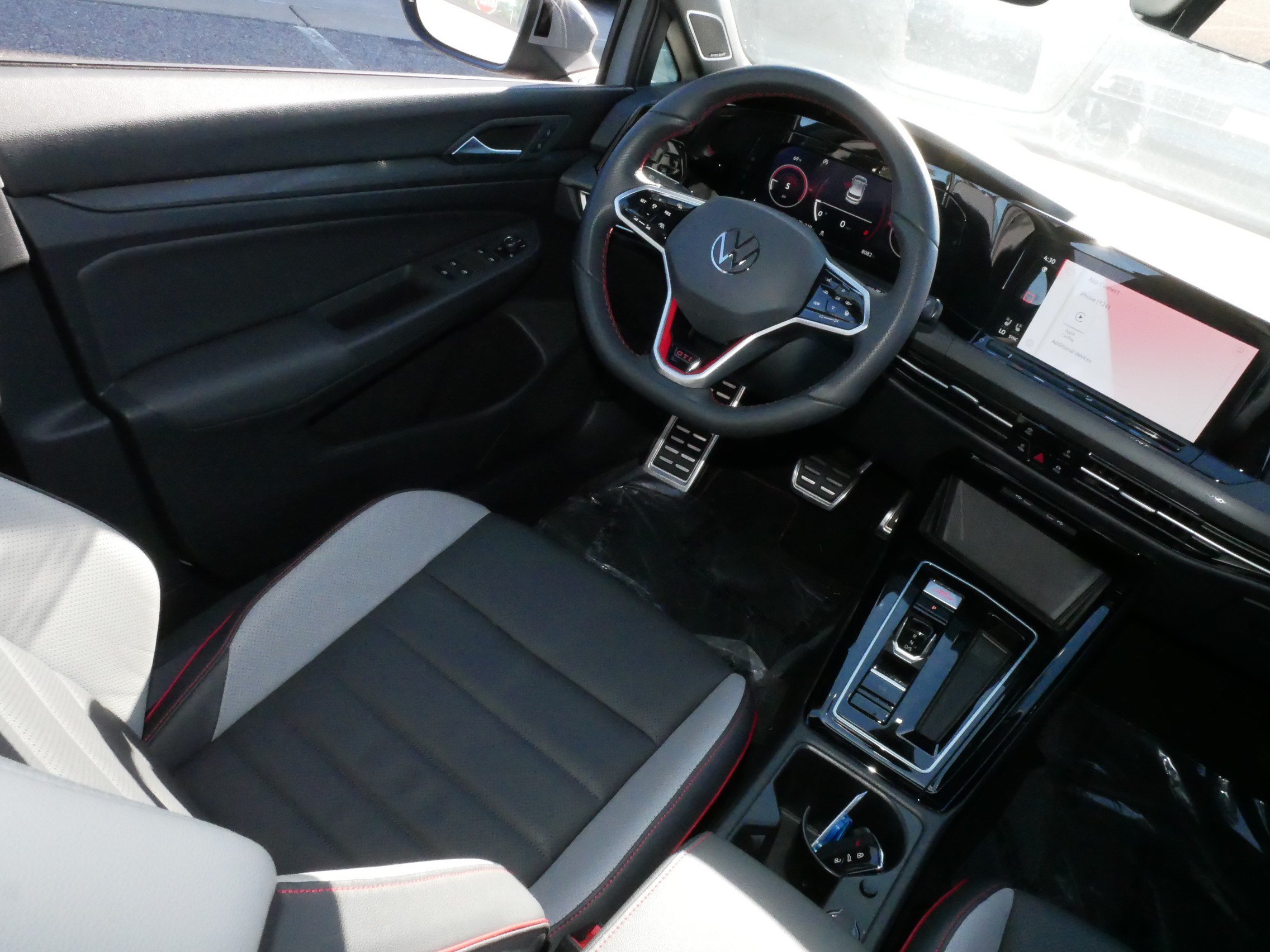 Certified 2024 Volkswagen GTI Autobahn FWD image 9