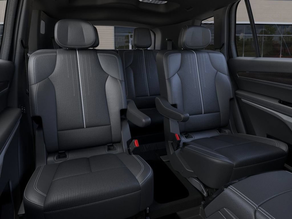 New 2026 Cadillac Vistiq Luxury w/ LPO, Floor Liner Package AWD/4WD image 21